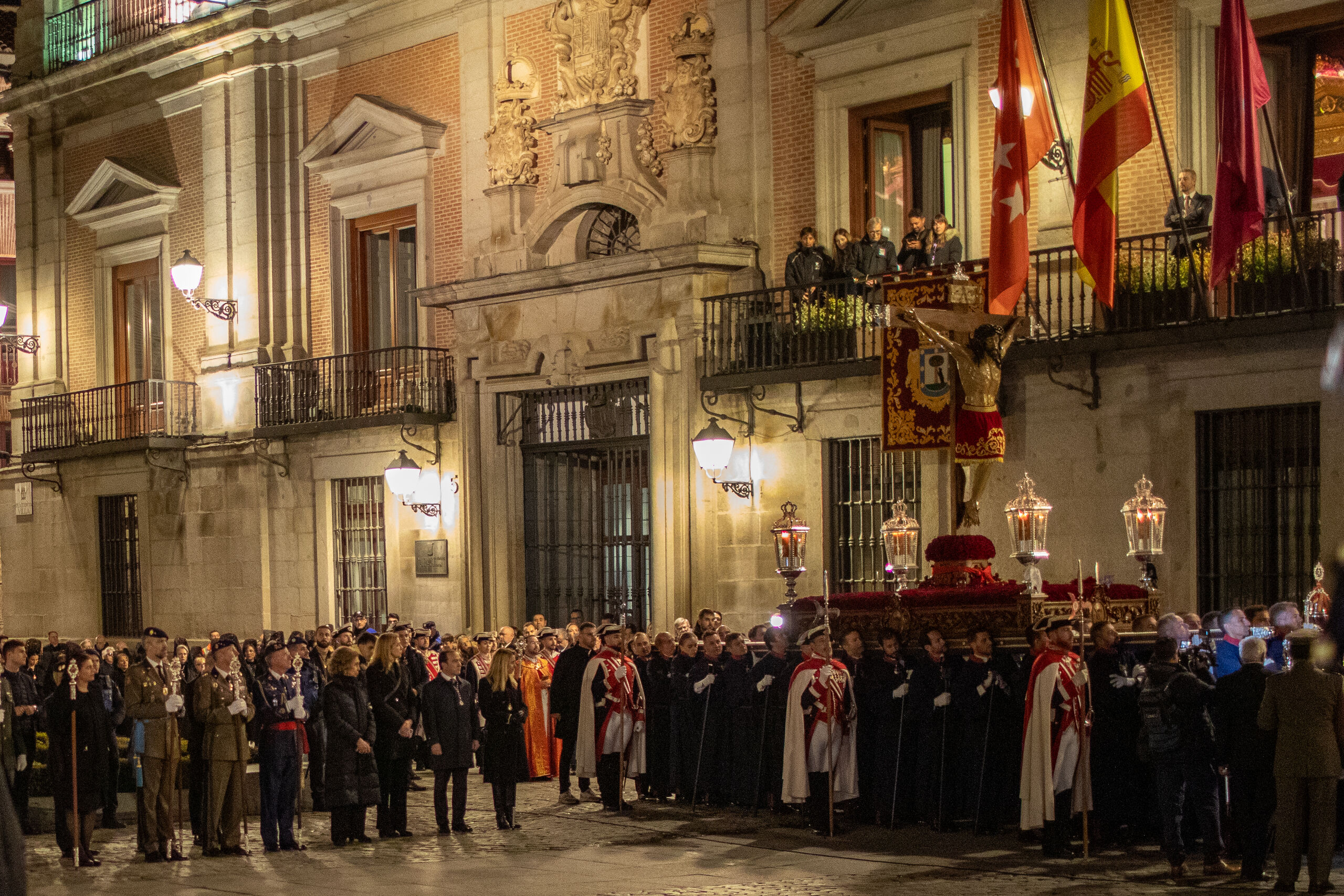 cristo-de-los-alabarderos-plaza-de-la-villa.jpg