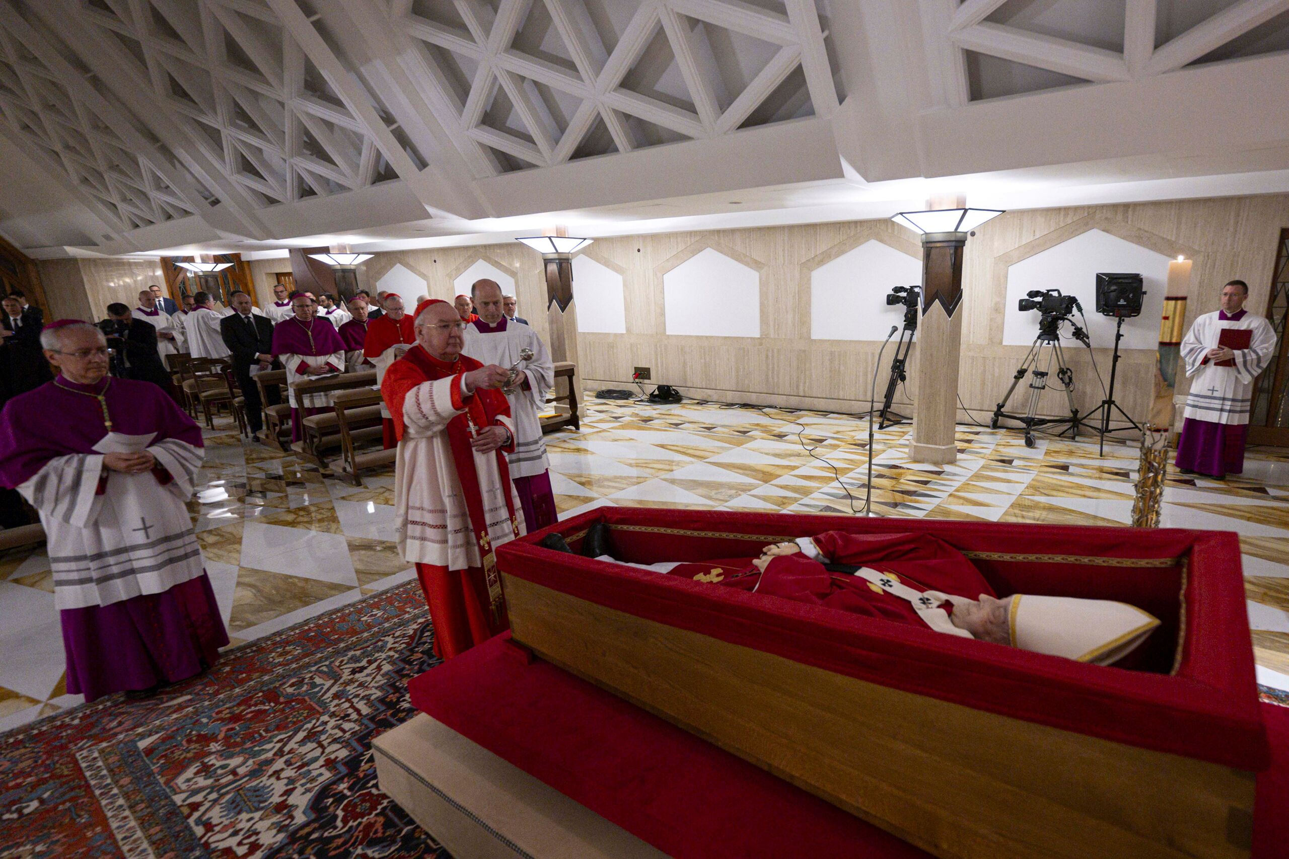 feretro-papa-francisco.jpg