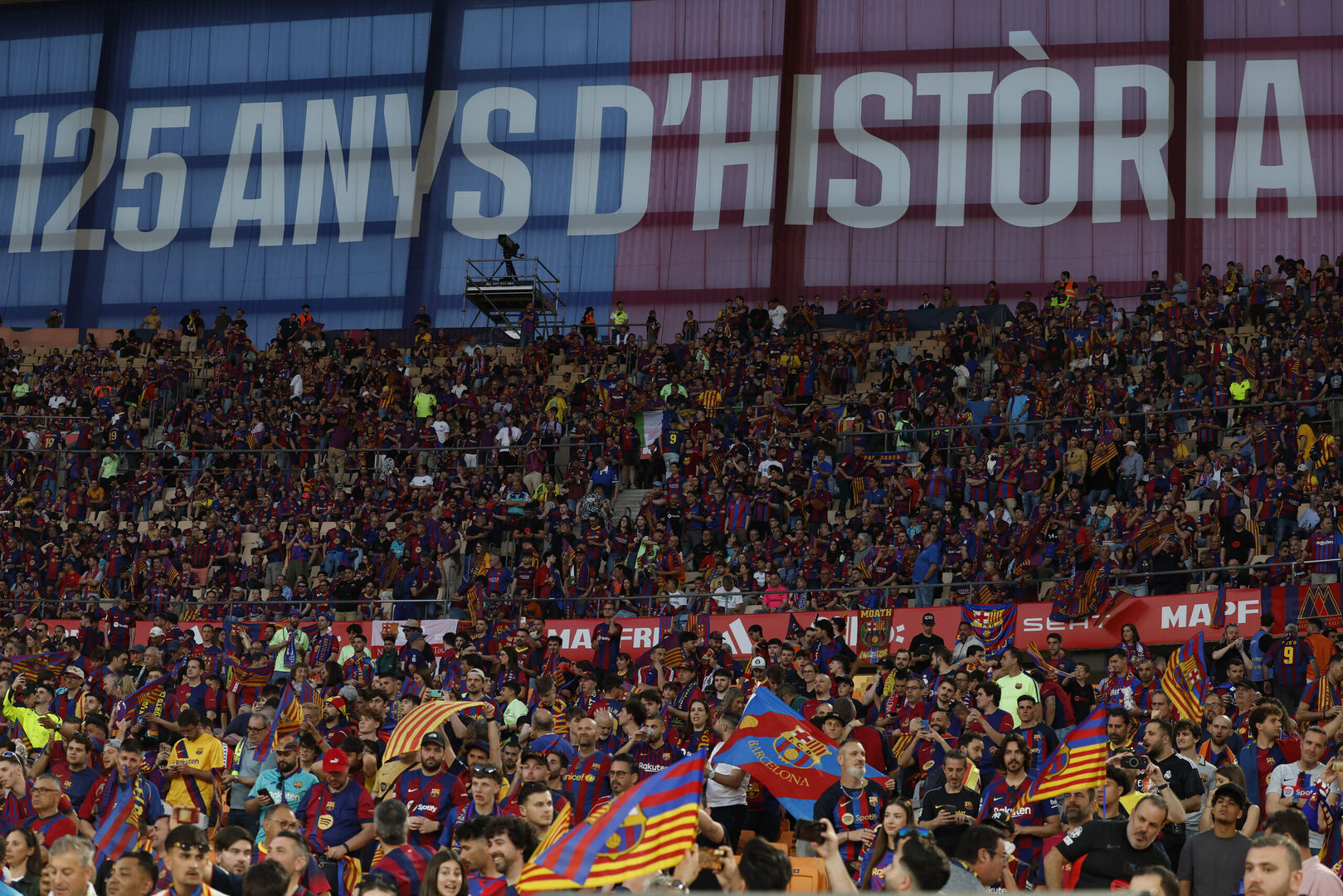 Aficionados del Barcelona pitan y abuchean al himno y al Rey en la final de  Copa - Libertad Digital