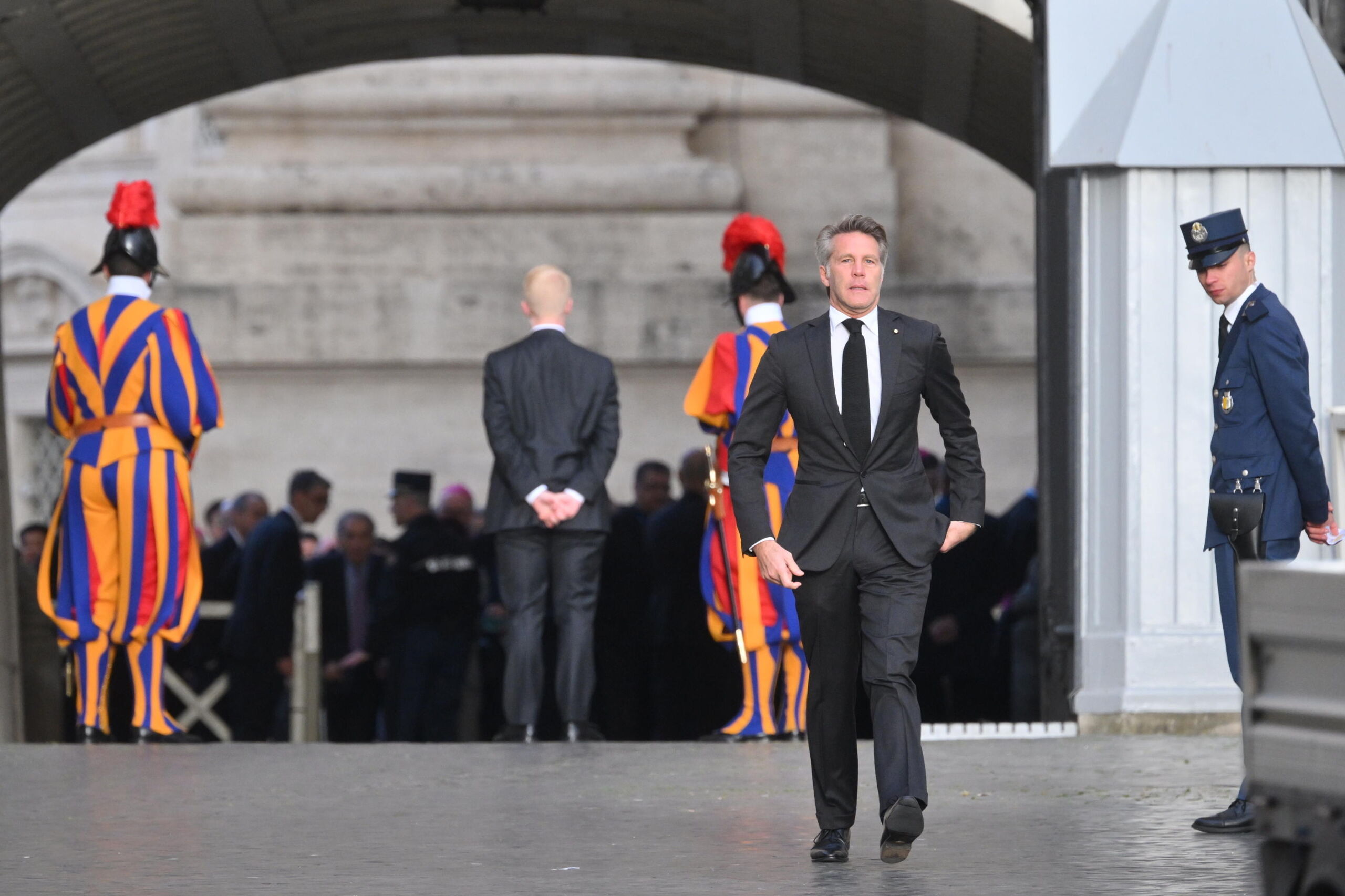 emanuele-filiberto-de-saboya-funeral-francisco.jpg