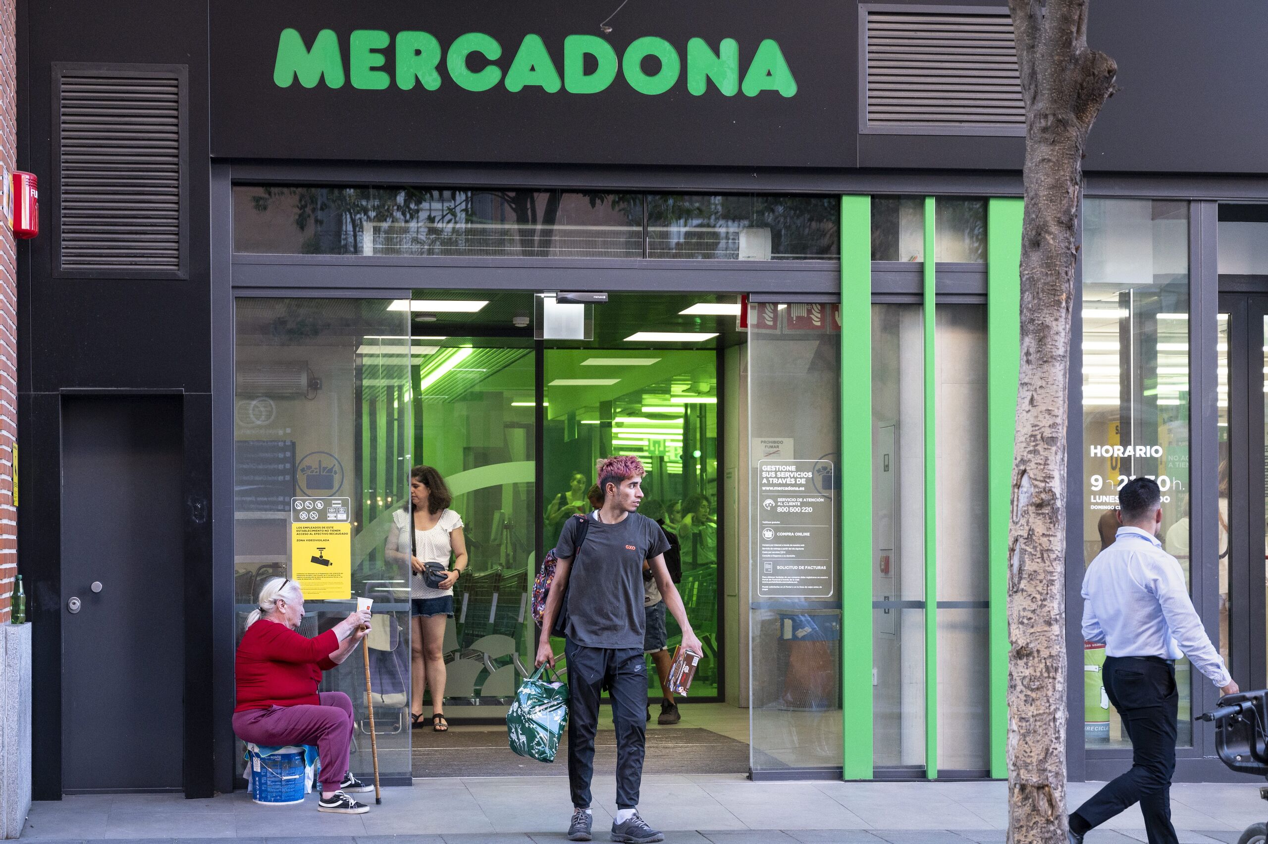 España aplica a los comercios 390 normas distintas de apertura y horarios