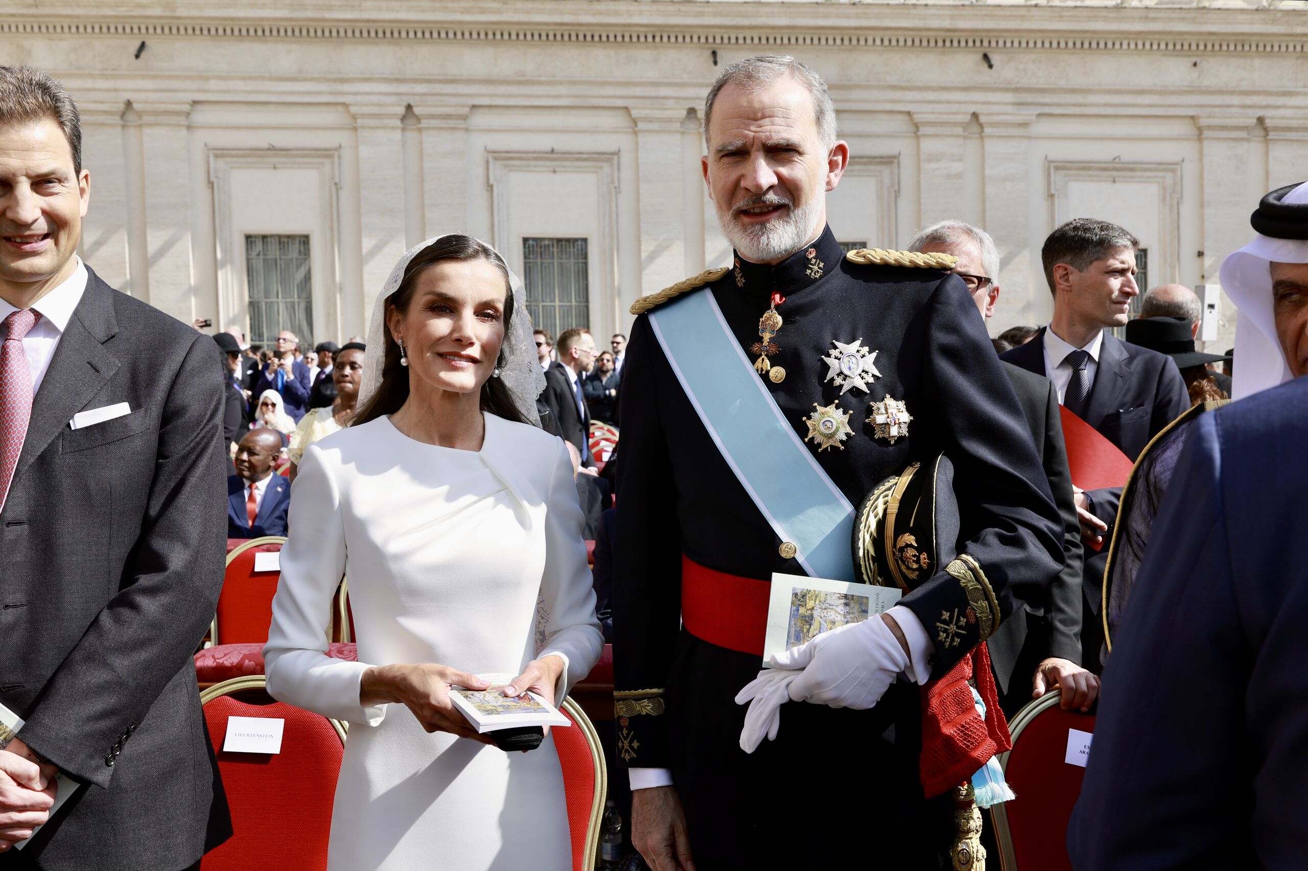 felipe-y-letizia-misa-inicio-pontificado-de-leon-xiv.jpg