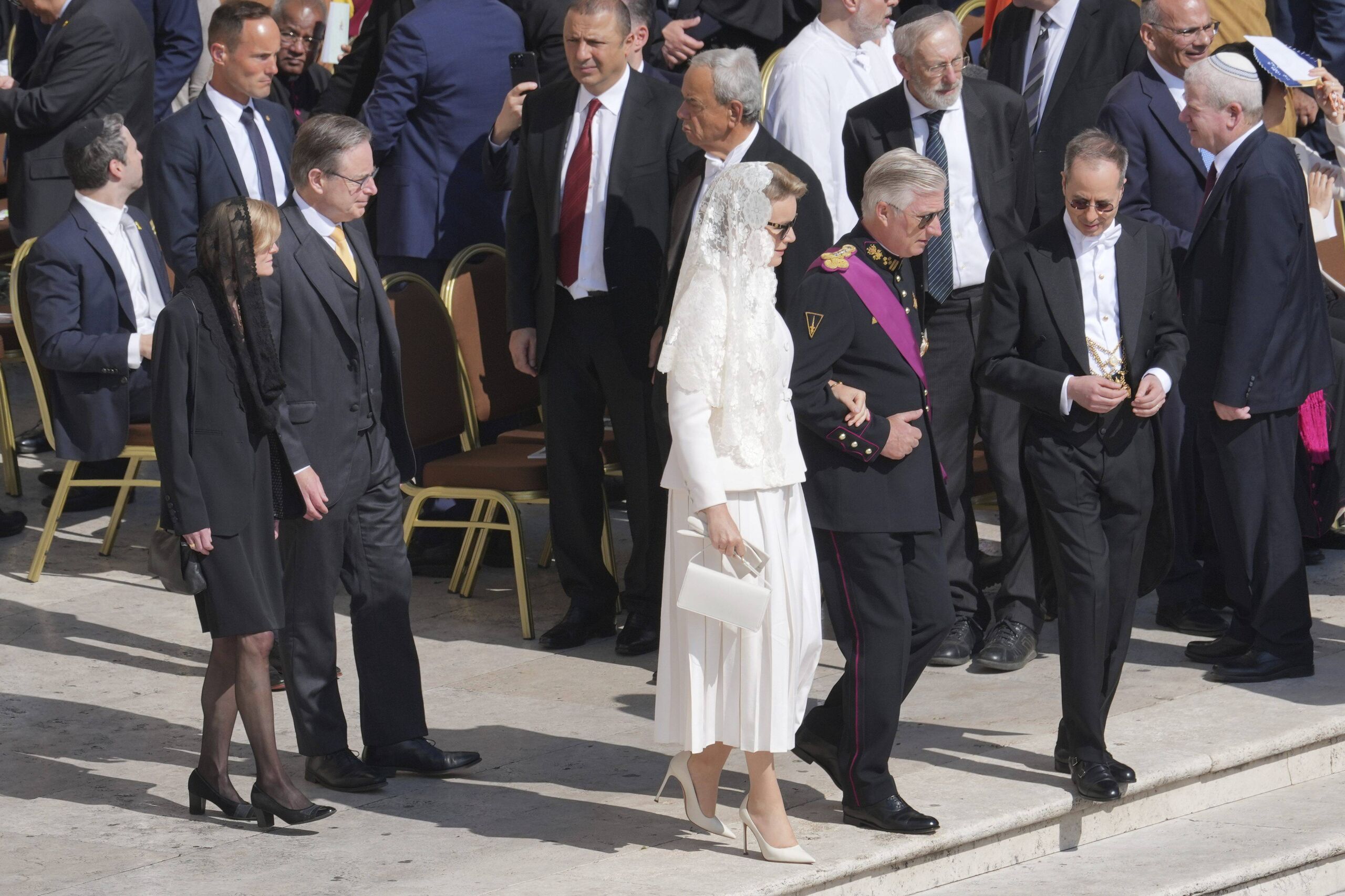 felipe-y-matilde-de-belgica-inicio-pontificado-leon-xiv.jpg