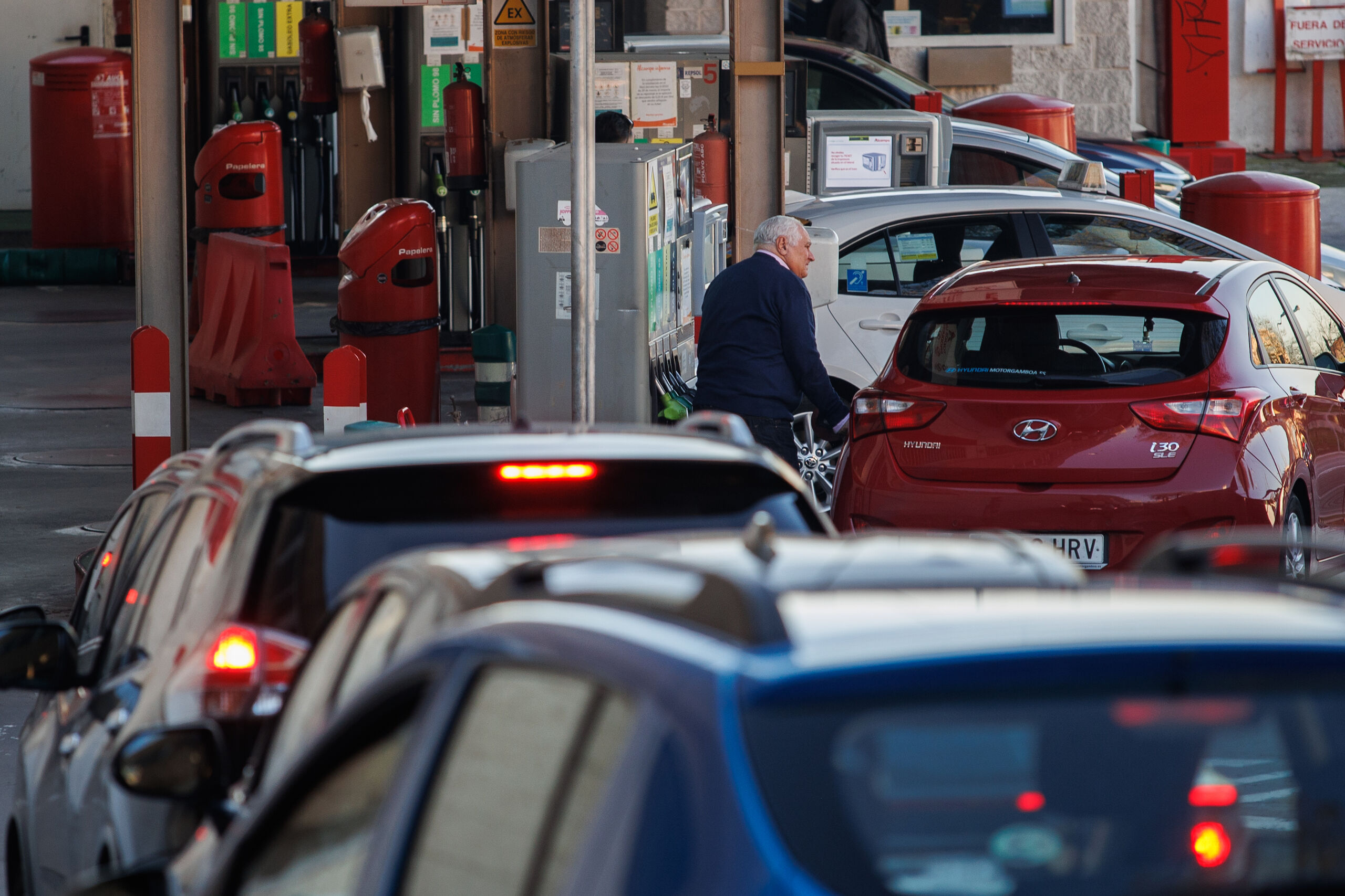 Llenar el depósito de diésel cuesta 3 euros menos que hace un año: así está el precio de los carburantes este verano