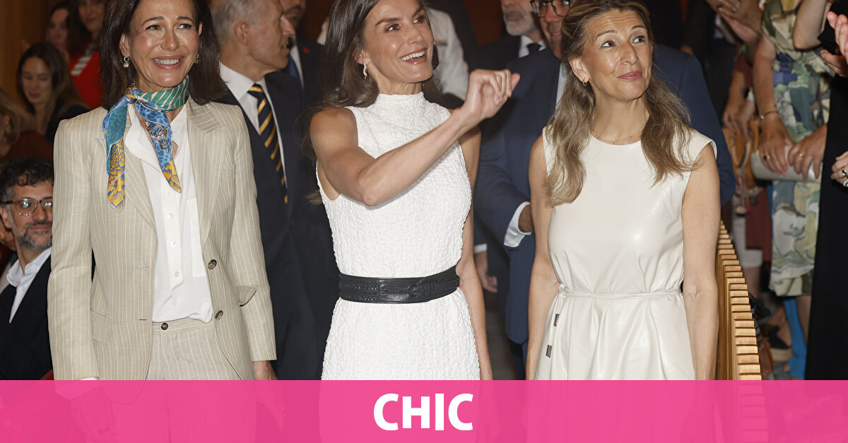 Letizia deslumbra con un 'total look' monocromático: La Reina reafirma su estilo impecable en su cita semanal