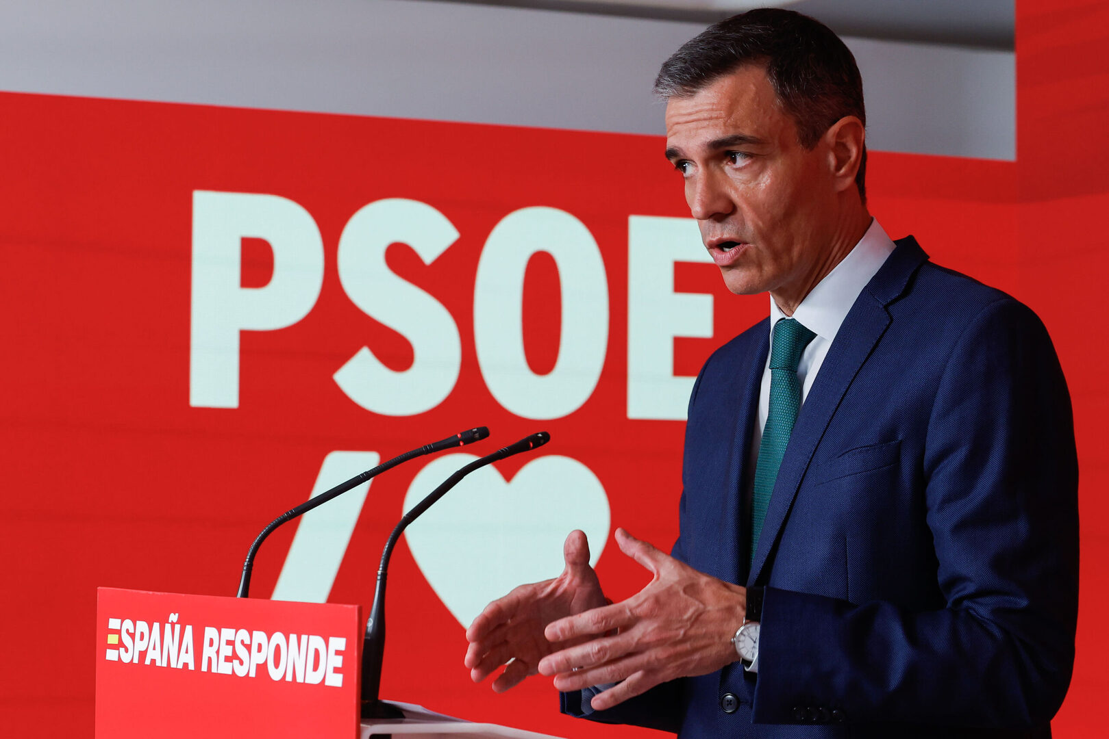 Es Noticia: La prensa extranjera habla de Sánchez como un capo de la mafia - esRadio