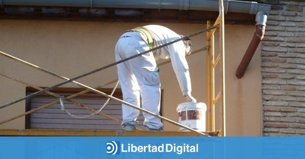 Un joven de 20 años muere aplastado por una carretilla elevadora en Murcia
