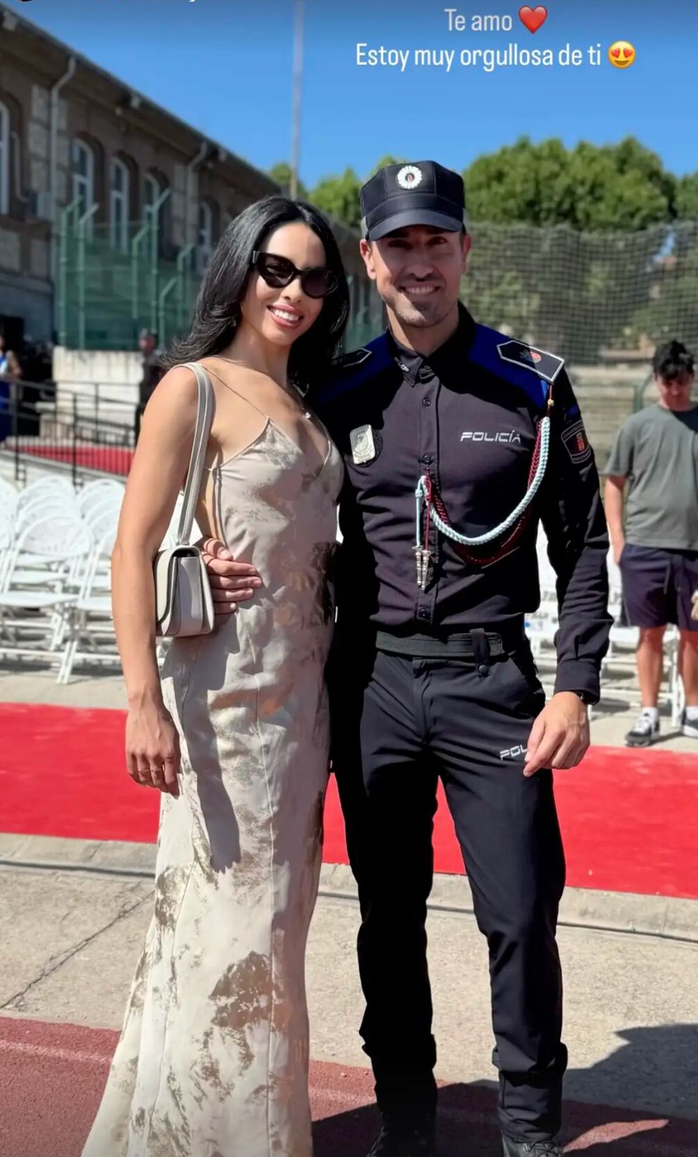 rafa-mora-macarena-policia.jpg