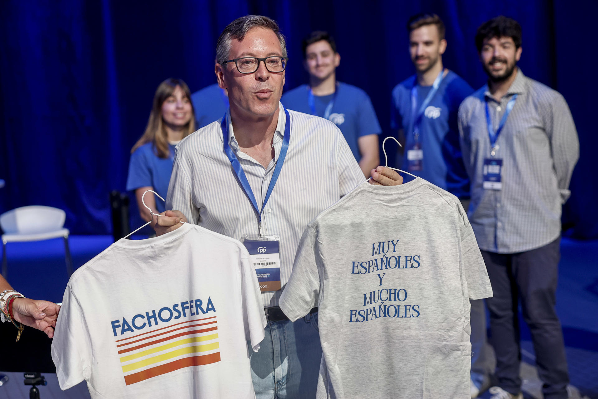 alfonso-serrano-camisetas-congreso-pp-040725.jpg