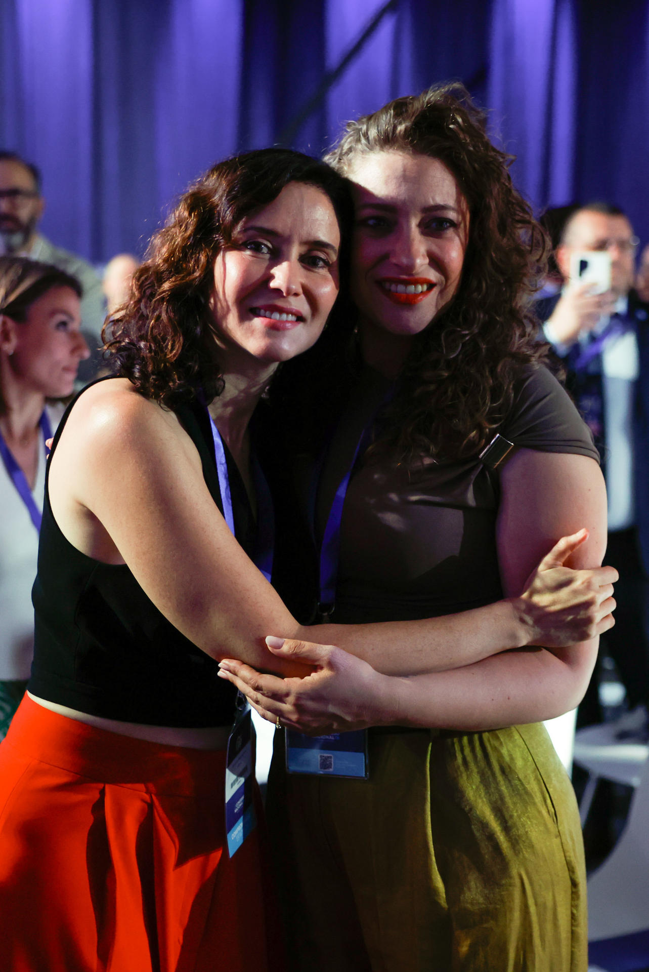 isabel-diaz-ayuso-ester-munoz-040725.jpg