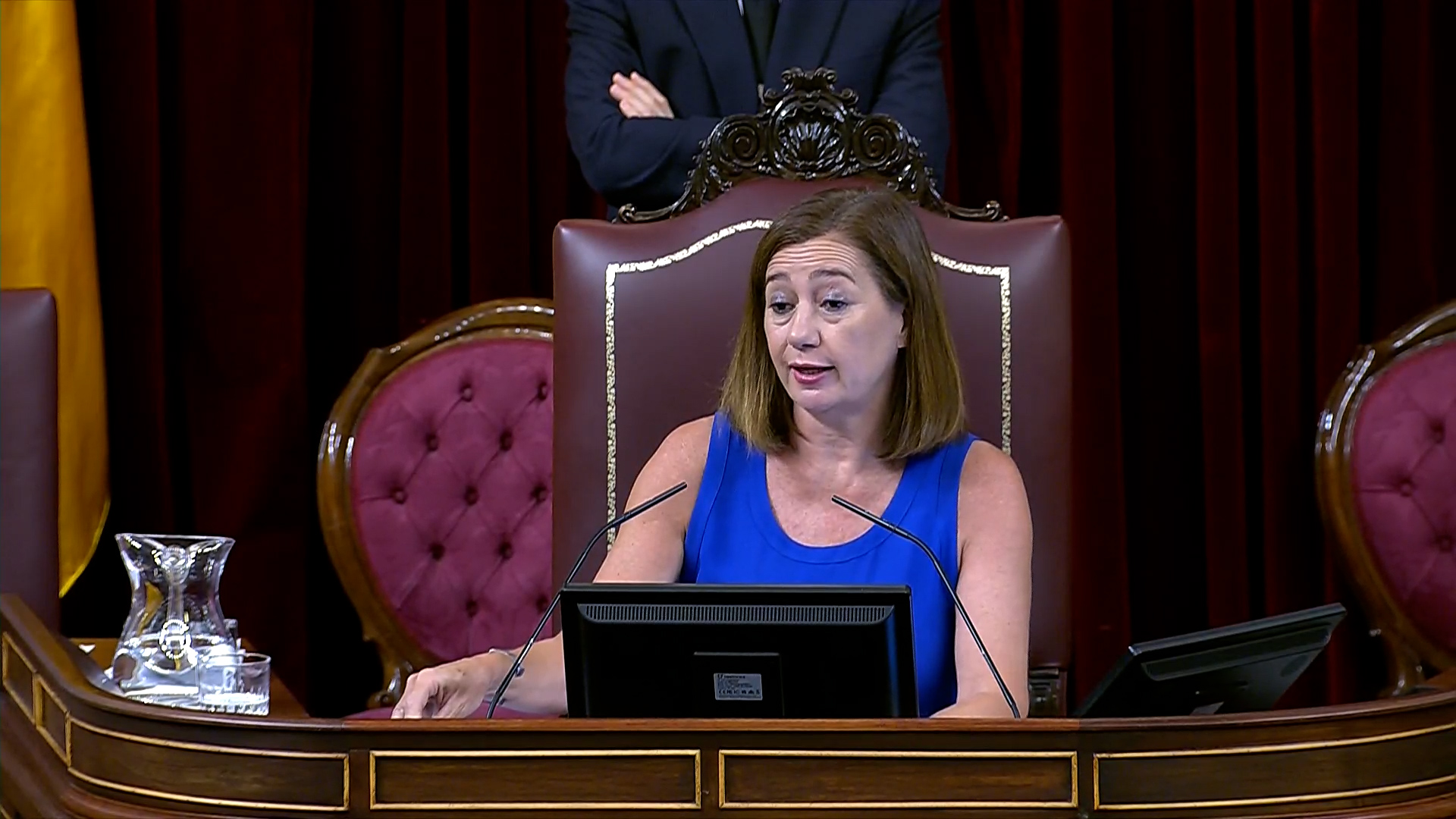 Abascal reta a Armengol y ella le responde llamándolo "cobarde"