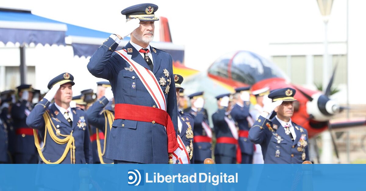 El Rey entrega los Reales Despachos a 124 nuevos oficiales del Ejército del Aire