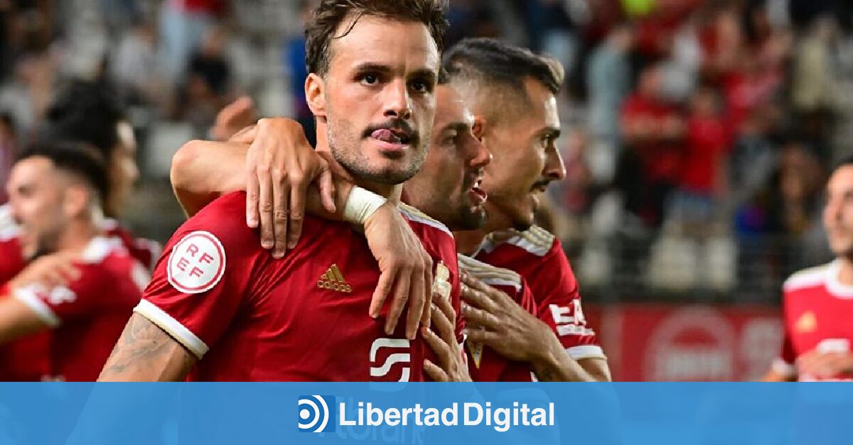 Pedro León se queda en el Real Murcia y apuesta por el futuro del club