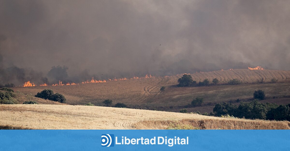 Incendio de Méntrida: desalojados 50 vecinos de Navalcarnero y reabierta la circulación de la A-5 y R-5