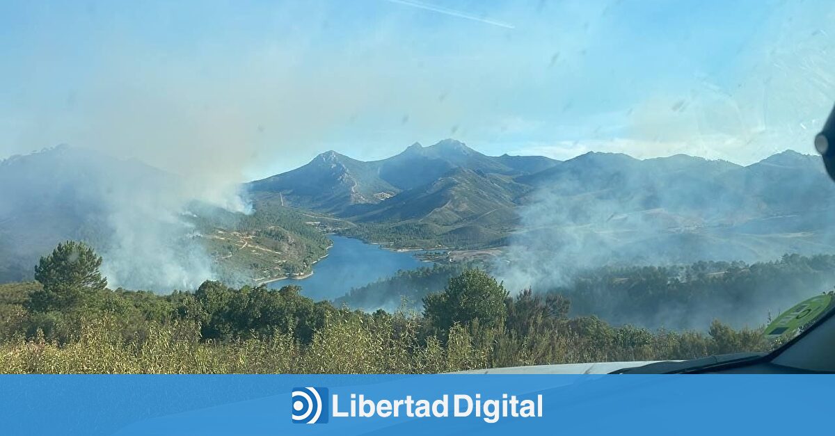 Activo y con nivel 1 el incendio que amenaza Cañamero (Cáceres)
