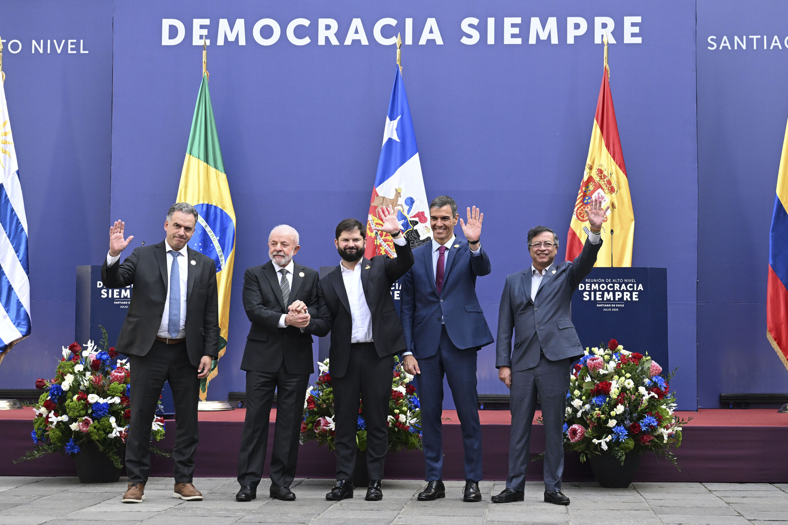 Sánchez, con Petro, Lula y Boric, monta su propia internacional para atacar a la &quot;derecha tradicional&quot;