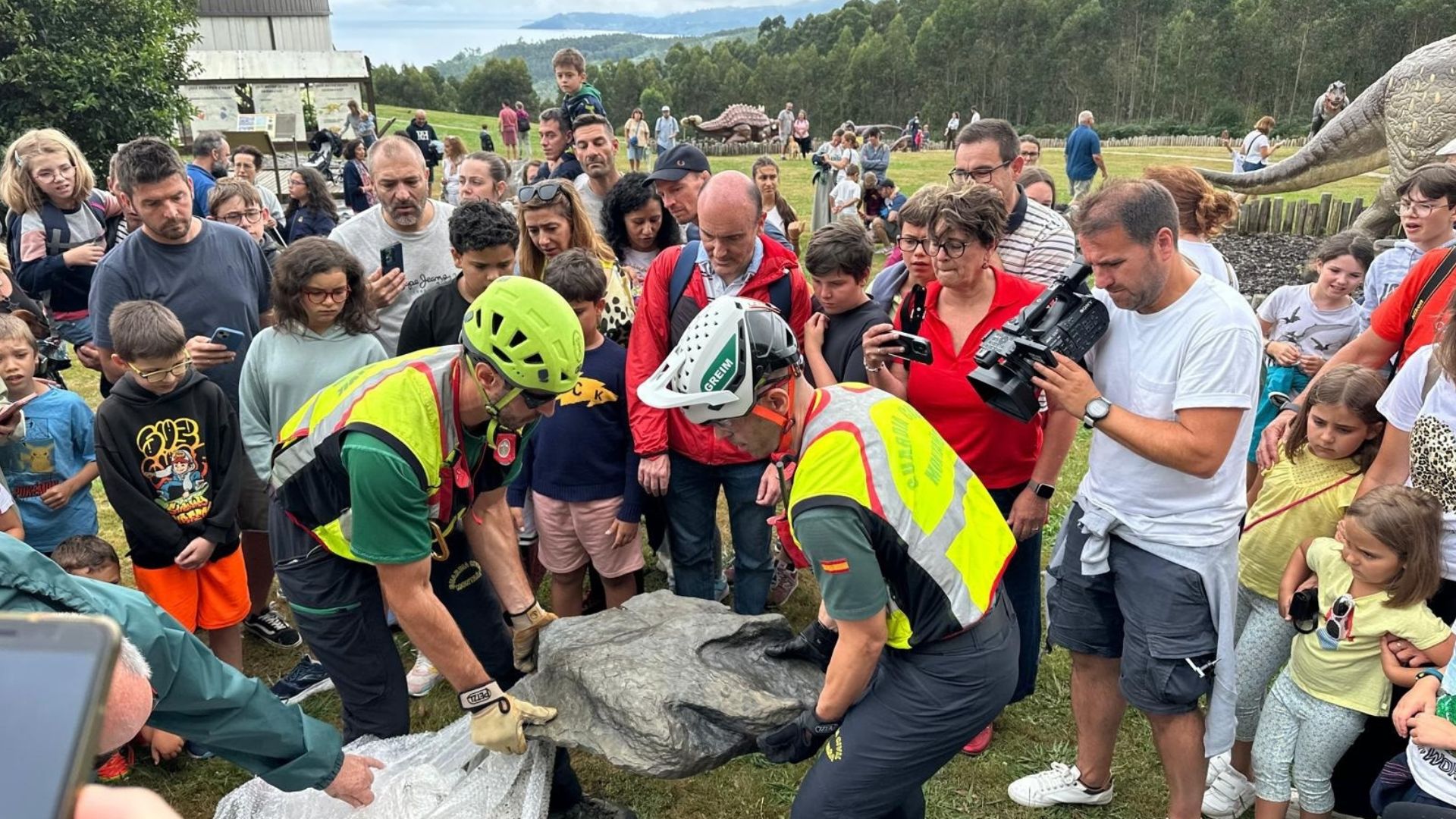 Hallan en Asturias una huella de dinosaurio gigante con garras en perfecto estado