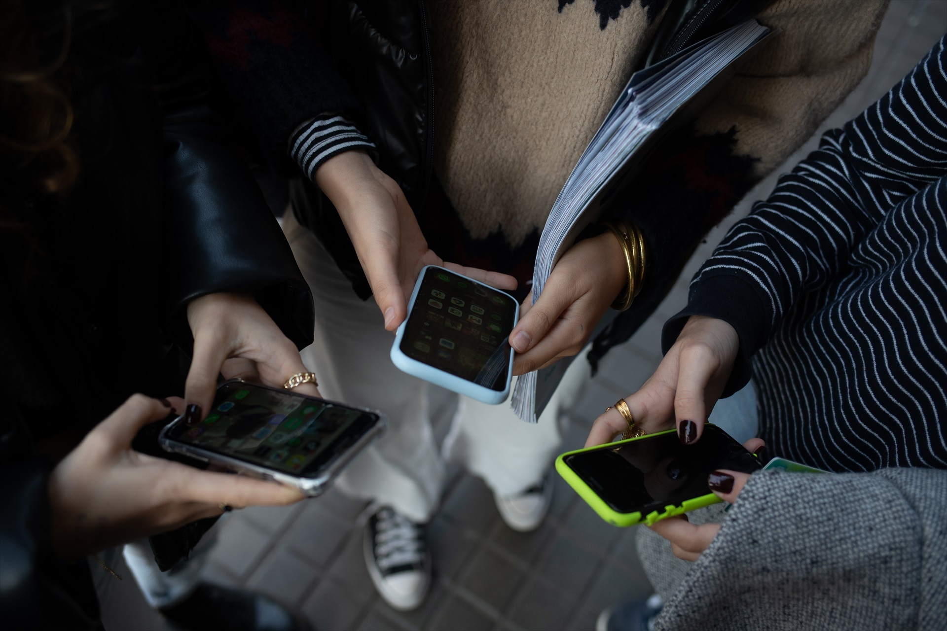 Ayuso fulmina los iPads y otros dispositivos digitales de las aulas en Infantil y Primaria