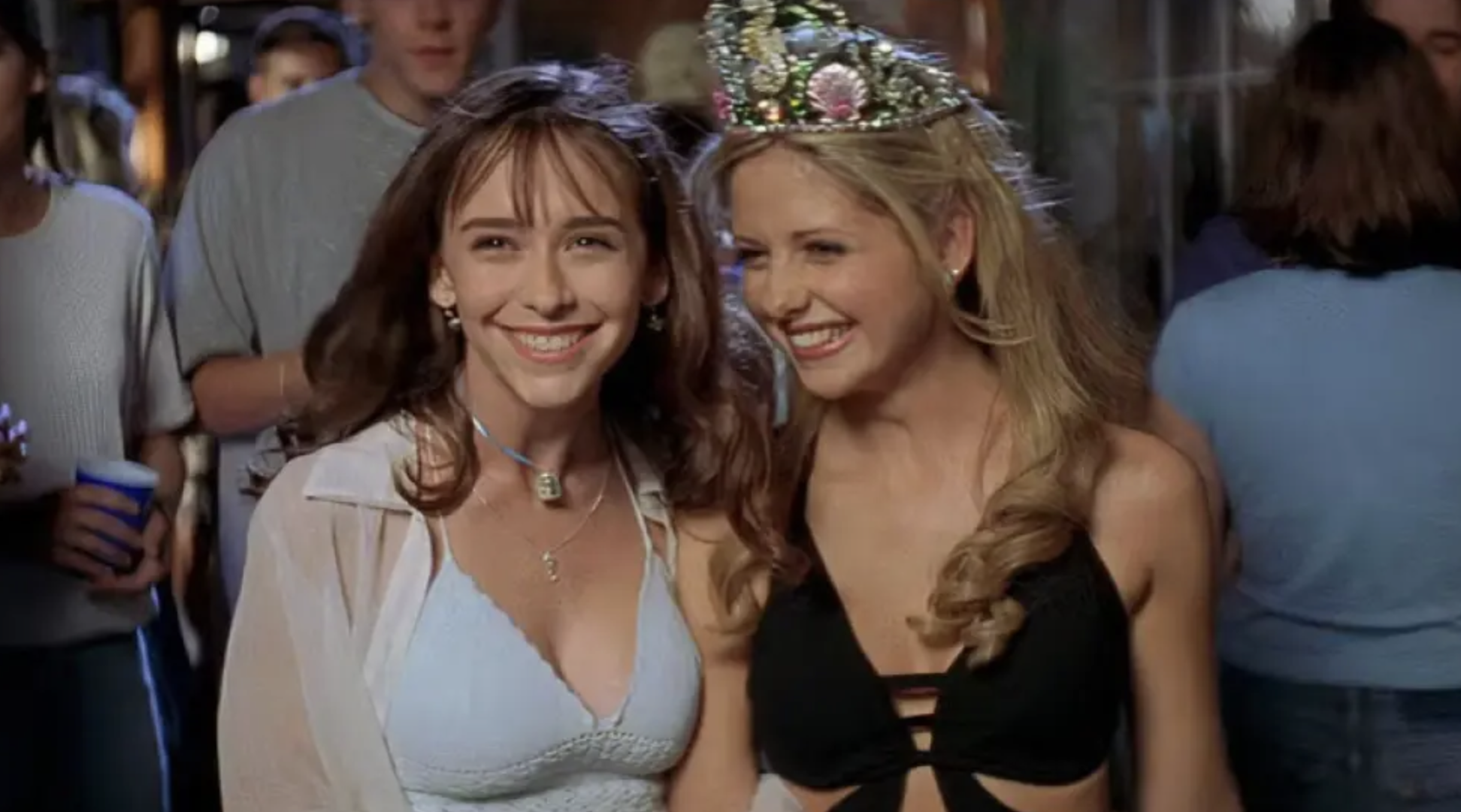 Jennifer Love Hewitt responde a por qué no ha visto a Sarah Michelle Gellar en casi 30 años