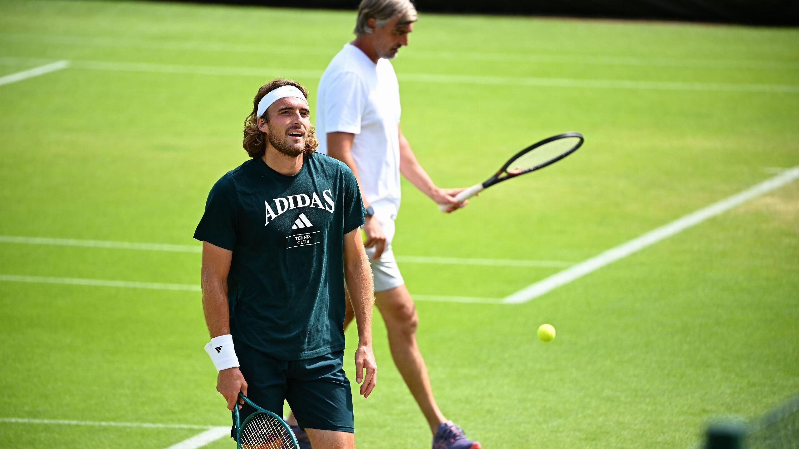 El mensaje con doble filo de Tsitsipas: &quot;Es muy difícil trabajar con dictadores&quot;