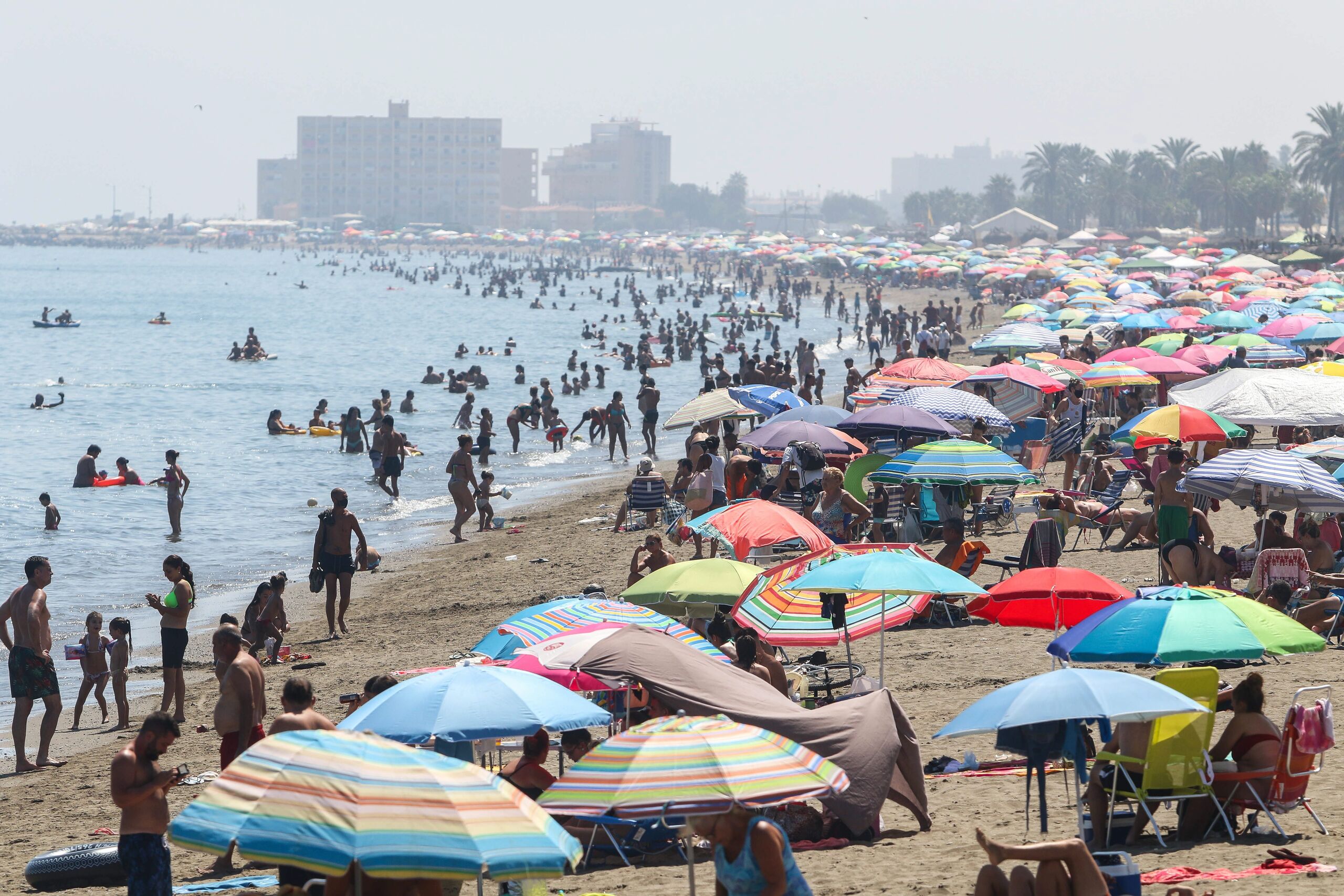 Los peligros del mar: un móvil en una bolsa estanca salva la vida de dos mujeres a la deriva