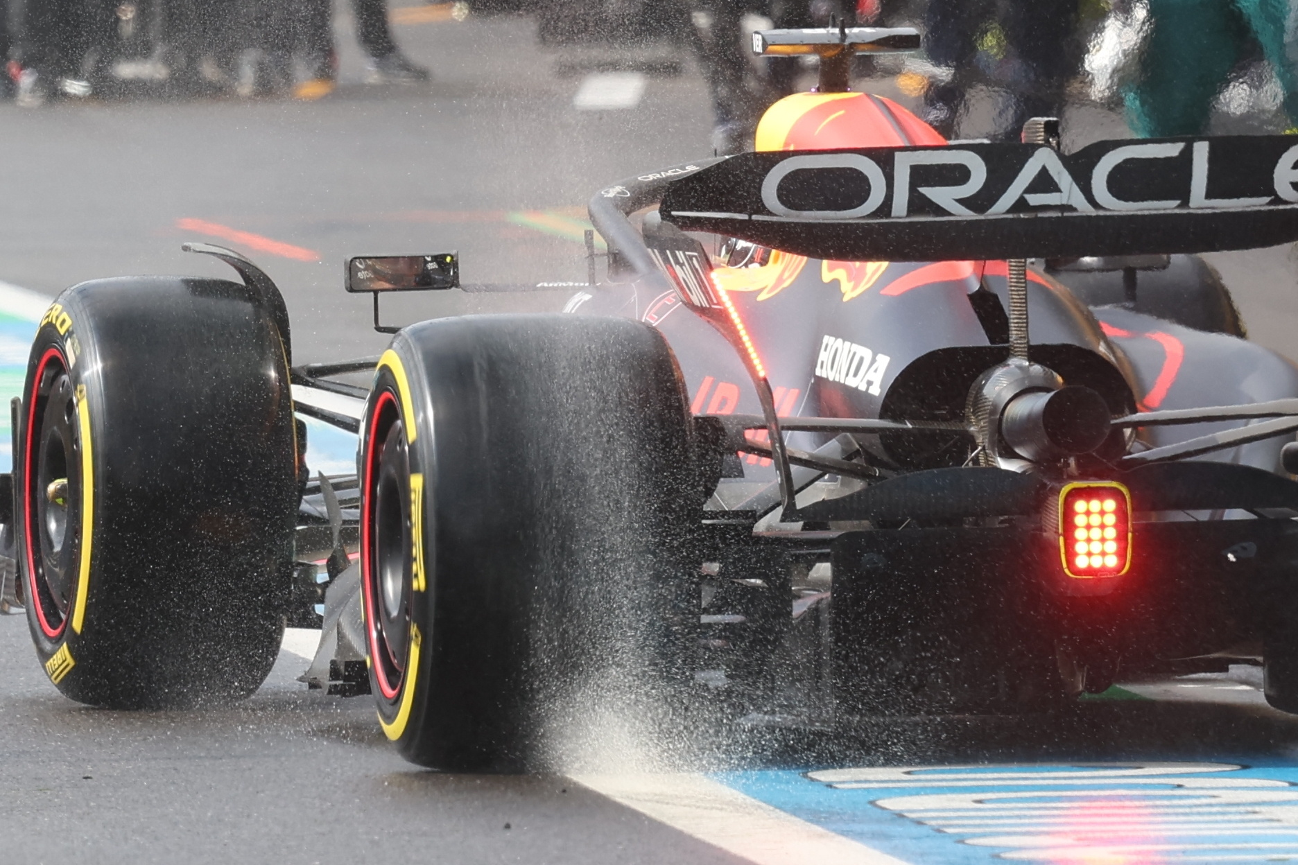 Verstappen se queja en una nueva victoria de Piastry