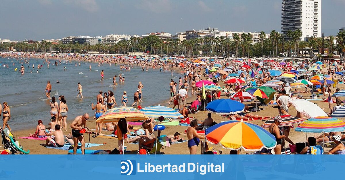 Salvan a una bebé de 16 días que se abrasaba bajo el sol mientras sus padres disfrutaban de la playa