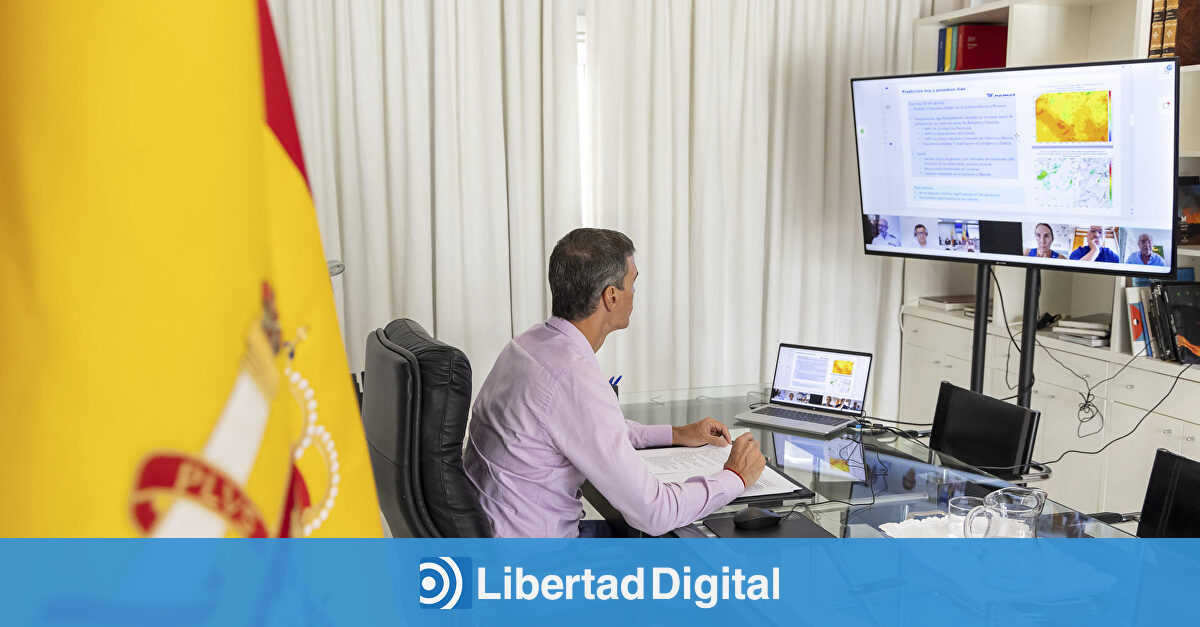 Sánchez interrumpe sus vacaciones en La Mareta para  telepreocuparse  por los incendios