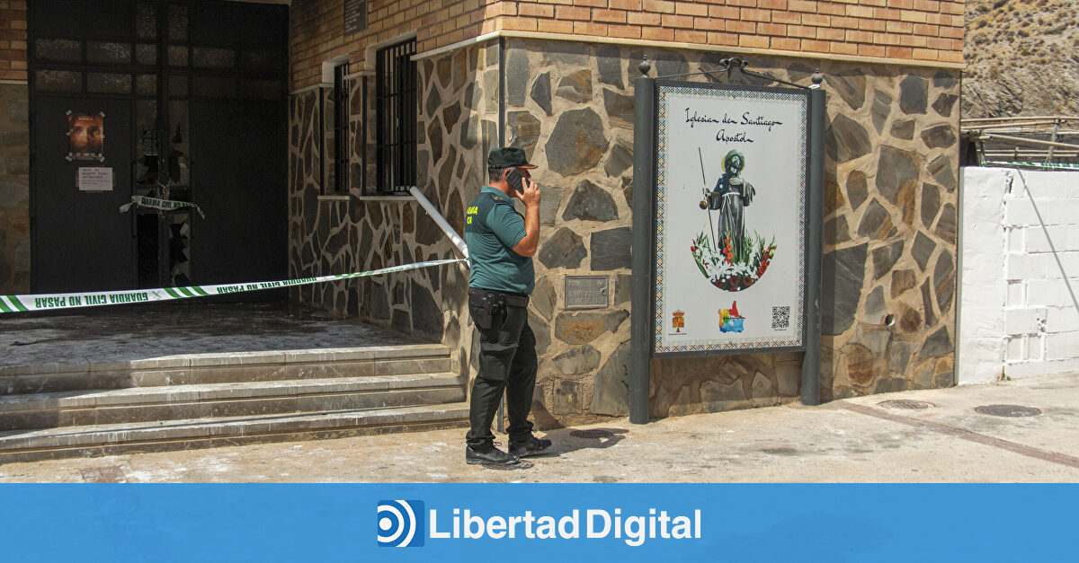 Detenido un marroquí por quemar una iglesia en Albuñol (Granada): "Si no llegamos a actuar, la iglesia arde entera"