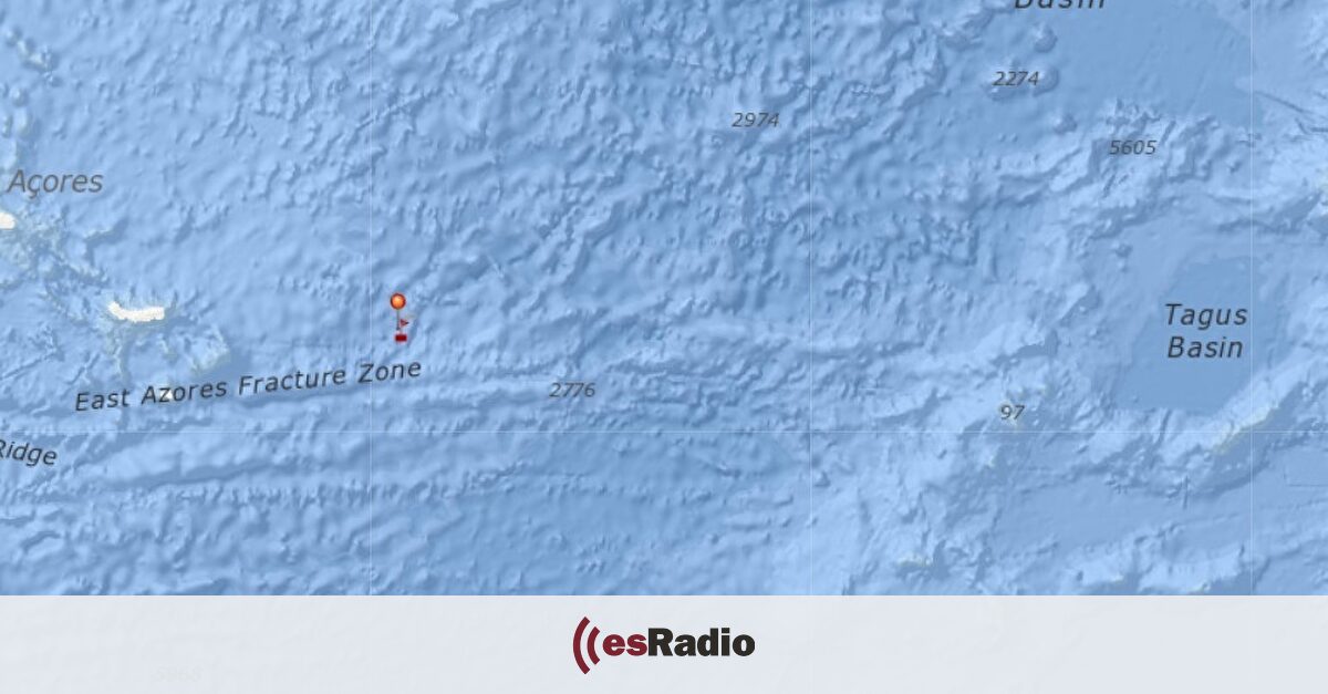 Naufraga un pesquero gallego cerca de las Azores y rescatan a sus 11 tripulantes