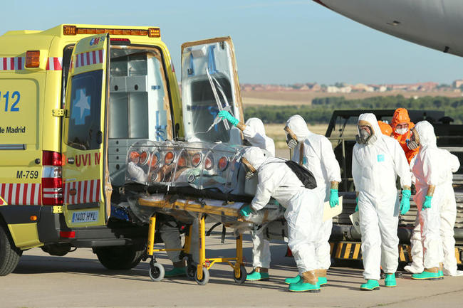 llegada-avion-ebola-liberia-8.jpg