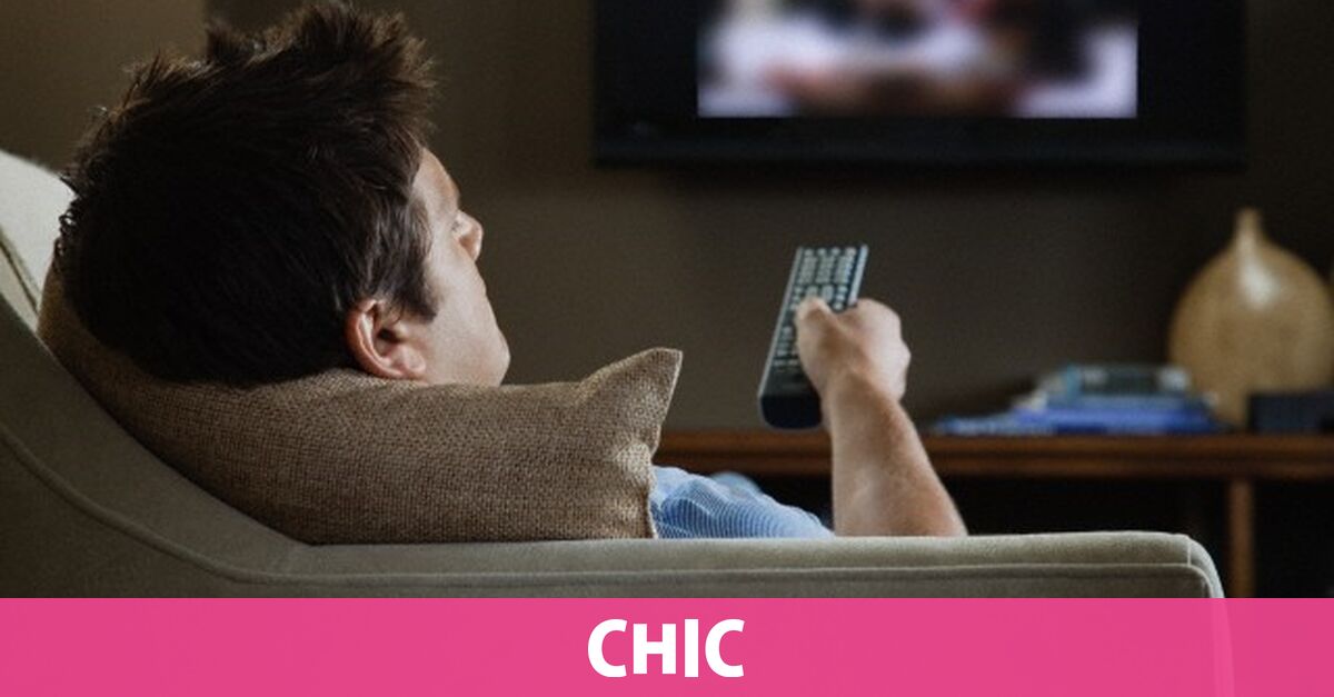 Los Españoles Baten Récords De Consumo Televisivo Cuatro Horas Al Día Frente A La Caja Tonta Chic