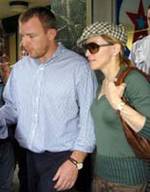 Guy Ritchie y Madonna en el cumpleaños de su hijo Rocco