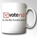 Una taza para partidarios del 'no' al Tratado Constitucional.