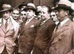 José María Gil-Robles en 1934 junto a unos simpatizantes