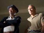 Clint Eastwood y Morgan Freeman en un fotograma de la pelicula Million Dollar Baby