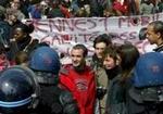 Estudiantes franceses protestando porque les quieran dar empleo