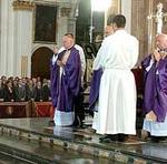 Agustín García-Gasco, arzobispo de Valencia, ha sido el encargado de celebrar la misa en memoria de las 41 víctimas del accidente