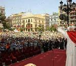 Benedicto XVI saluda a los fieles en la capital del Turia