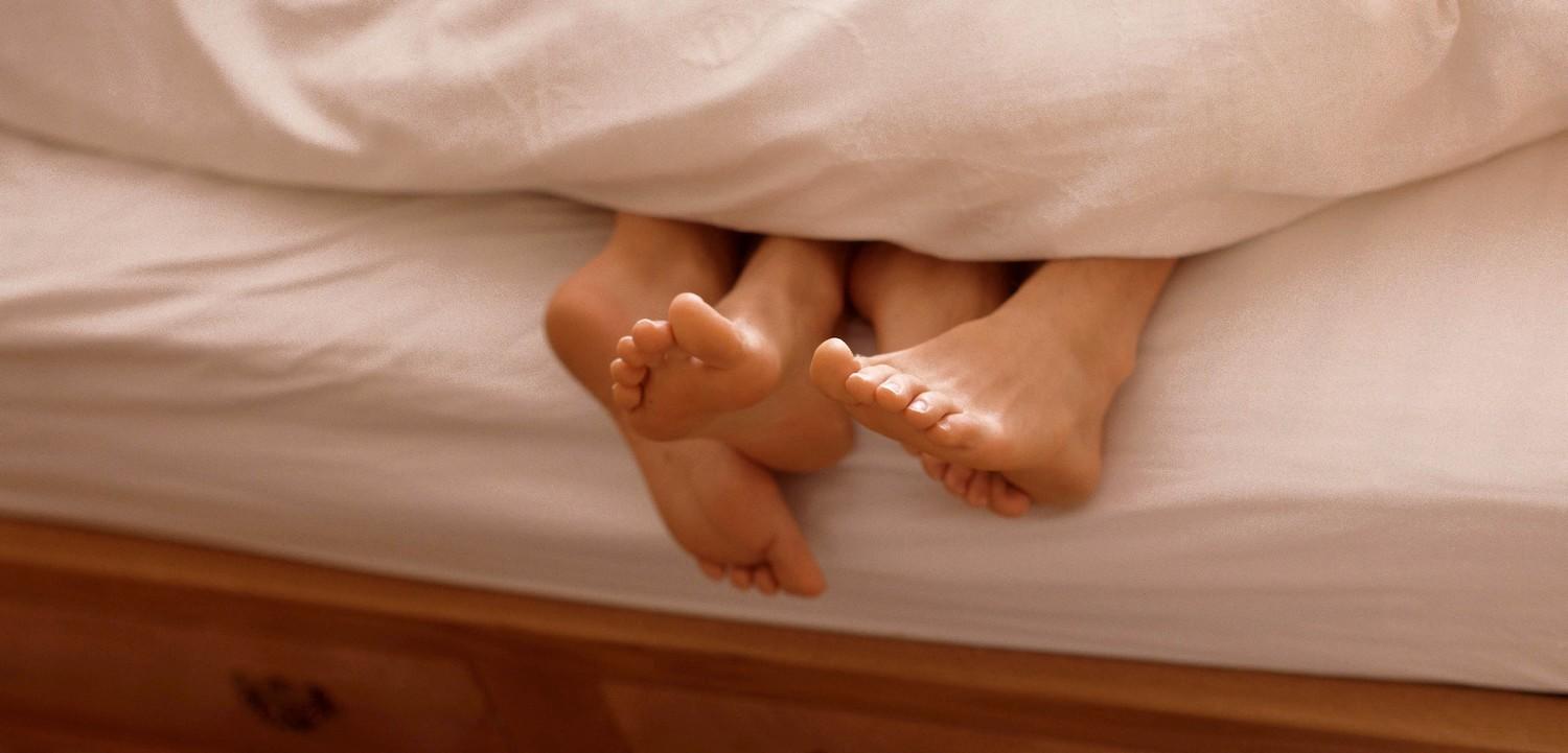 Una mujer obliga a su marido a mantener 29 horas de sexo