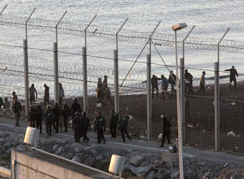 La Guardia Civil Localiza El Cadáver De Un Inmigrante En Una Playa De Ceuta Libertad Digital