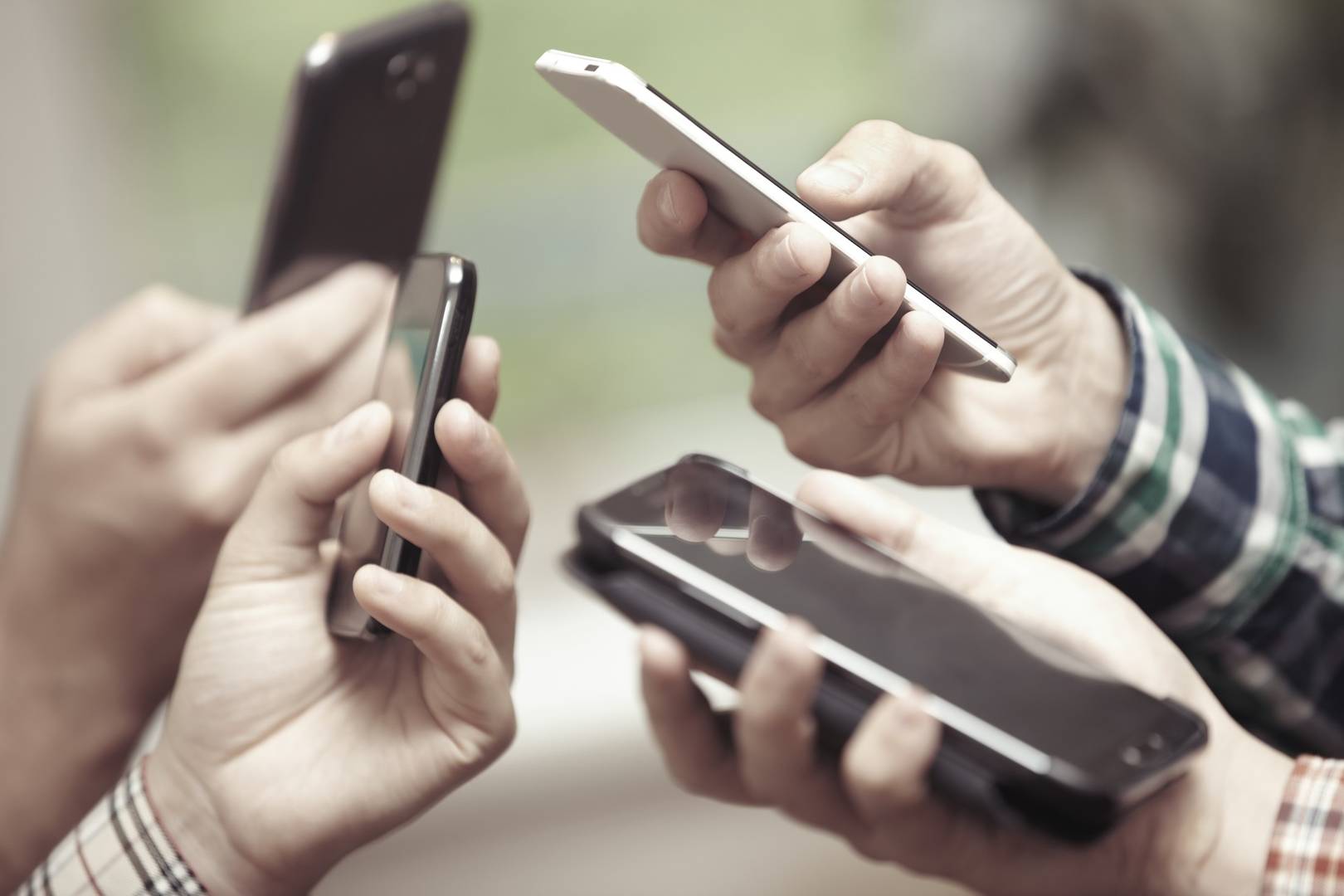 El precio de usar internet en el móvil el extranjero baja un 36% desde este lunes - Libertad Digital