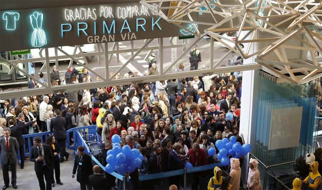 Una tarde de compras en Primark: alboroto, felicidad, empujones y nuevas tallas enfadan clientes - Libre Mercado
