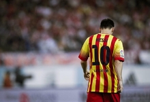 Messi tendr que someterse a pruebas para conocer el alcance de su lesin. | EFE