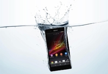 Nuevo smartphone Sony Xperia Z sumergible al agua. | EFE