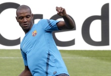 Eric Abidal, durante un entrenamiento con el Barcelona. | Cordon Press/Archivo