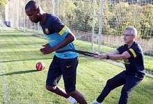 Ricart, junto a Abidal. | Foto: FC Barcelona