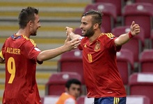 Jes (d) celebra su gol con Paco Alccer. | EFE