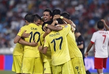 Los jugadores del Villarreal celebran uno de los goles. | EFE