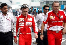 Fernando Alonso y Stefano Domenicali, durante el Gran Premio de India. | Cordon Press